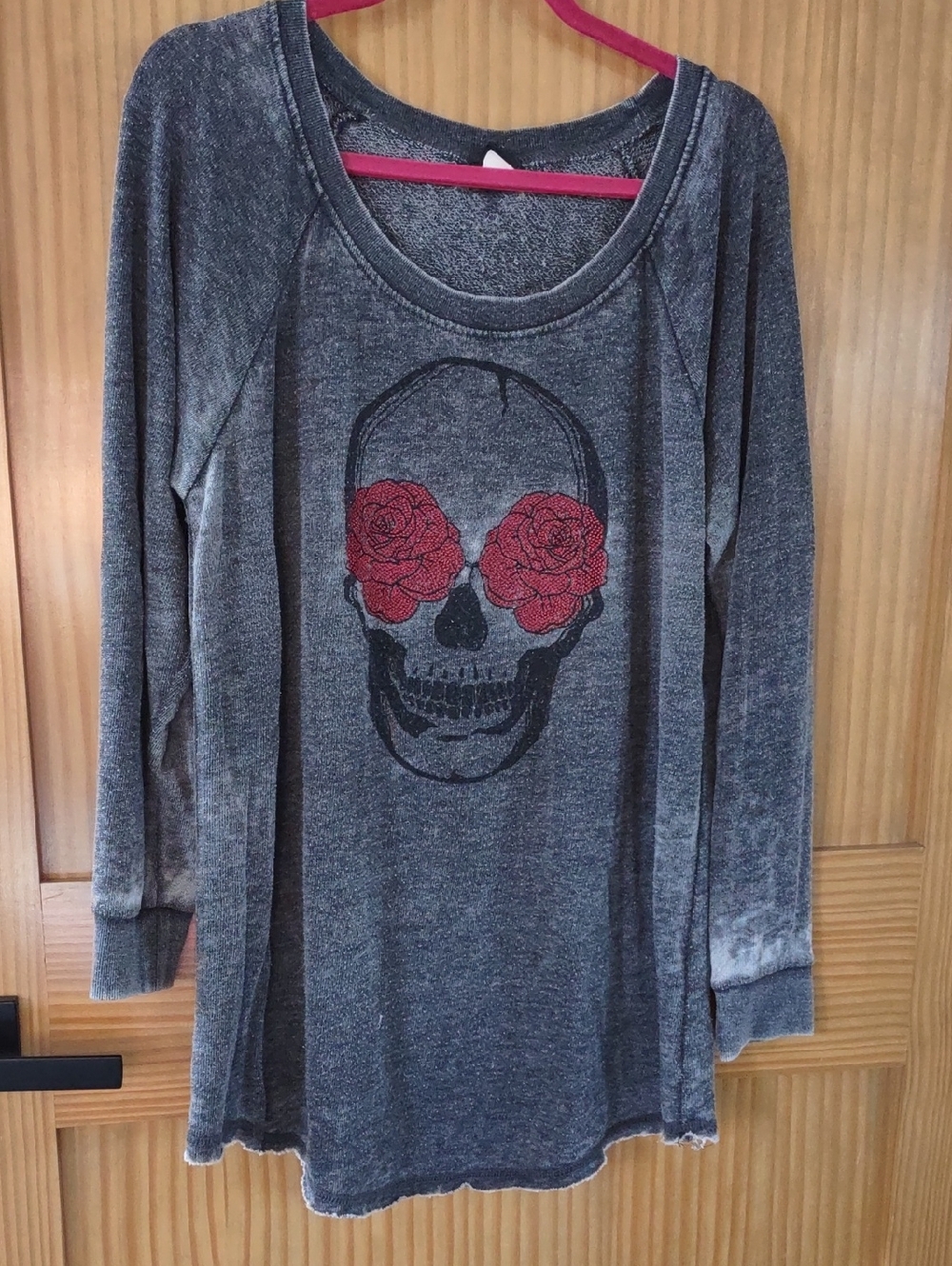 2X torrid Gray Sweater/Tunic with Rose Red Eyes Scull Detail